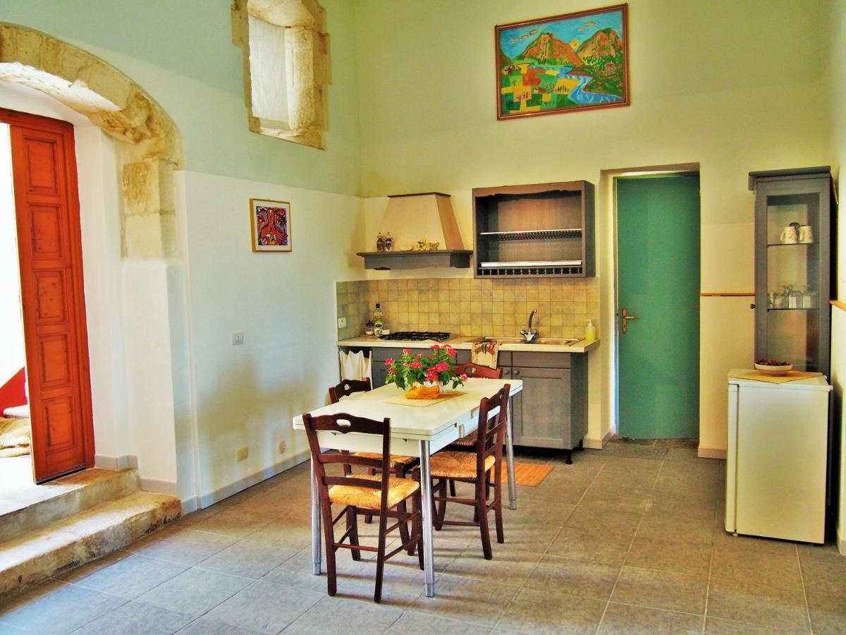 Vinciucci Bed & Breakfast Ispica Bagian luar foto
