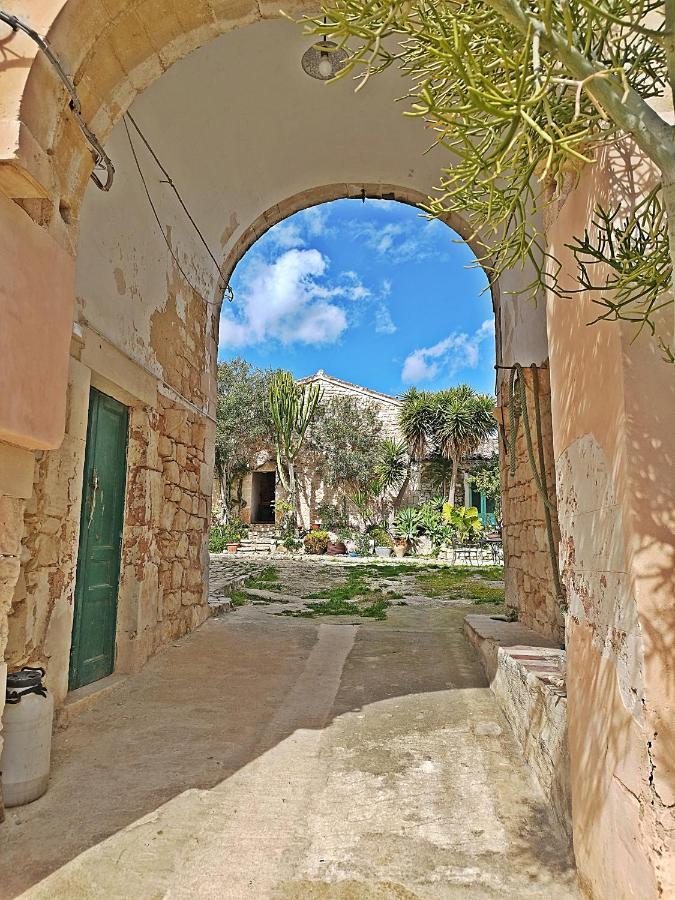 Vinciucci Bed & Breakfast Ispica Bagian luar foto